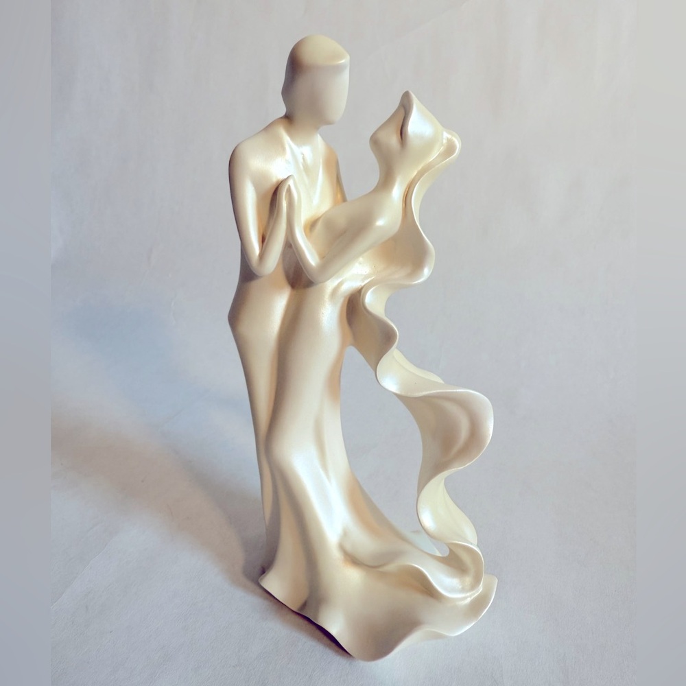 Elegant Cream Wedding Figurine NWT